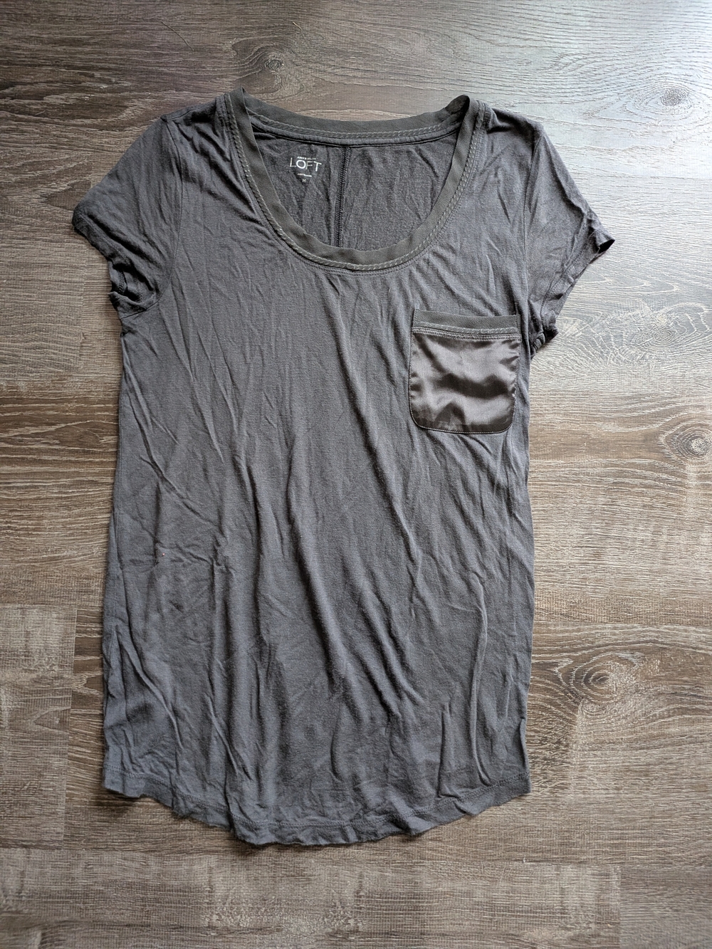 Ann Taylor Loft gray pocket tee sz. Med #basics